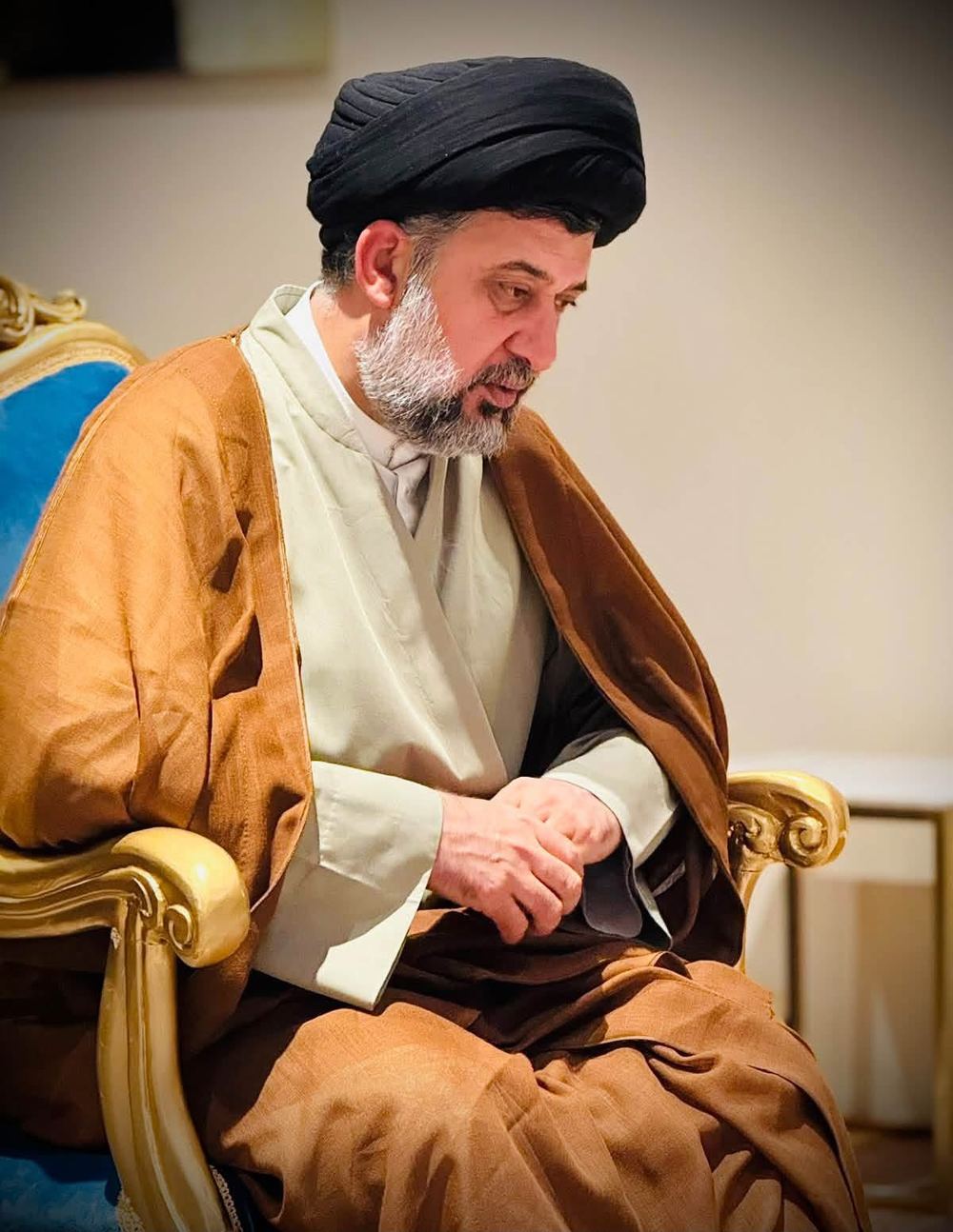 مرشد ديني بجلسة روحانية