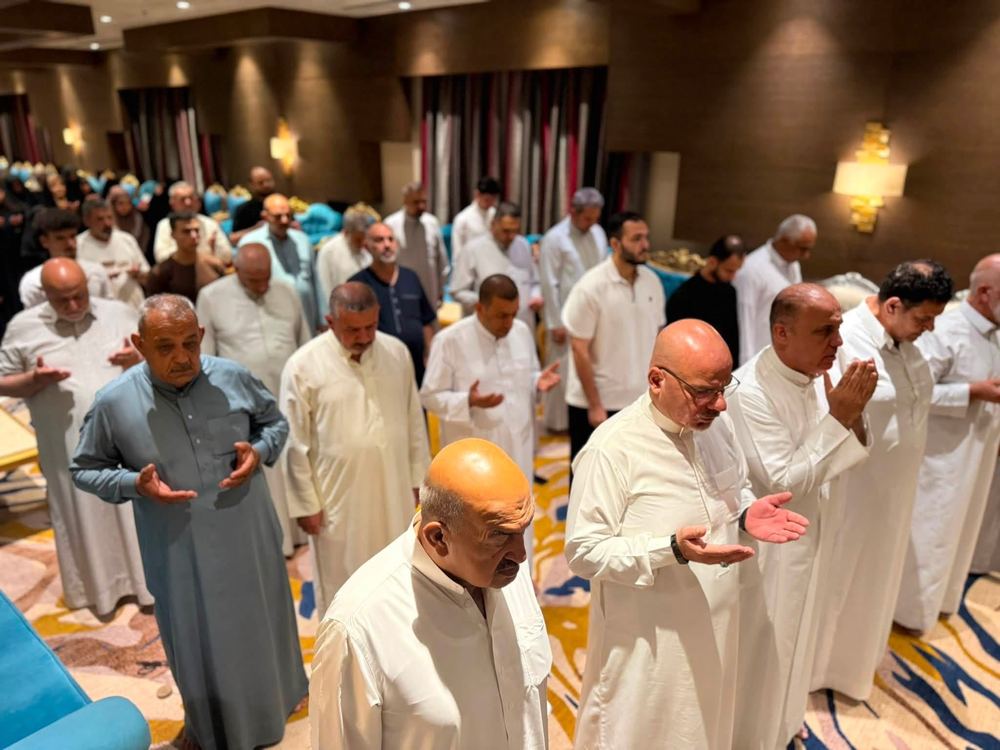 صلاة جماعية لحجاج الشركة