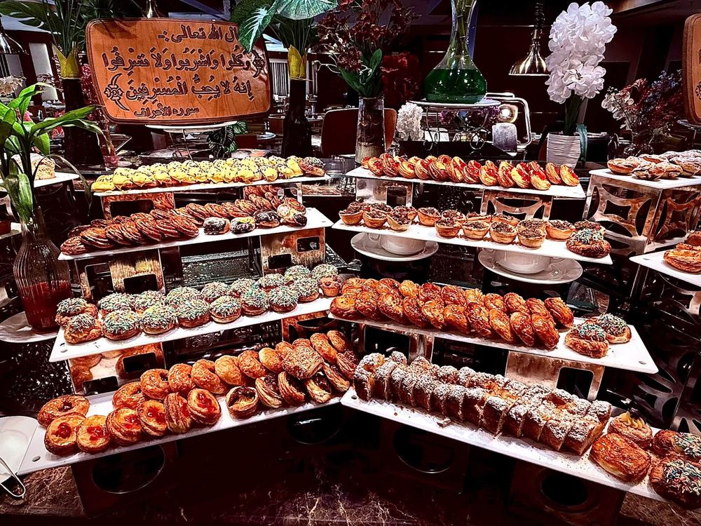 تشكيلة واسعة من الحلويات والمعجنات